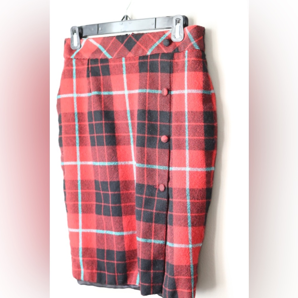 Elegant Red and Black Plaid Pencil Skirt